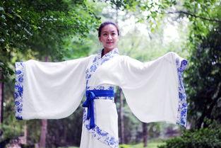 清爽汉服成人美女视频,成人美女演绎古典风华